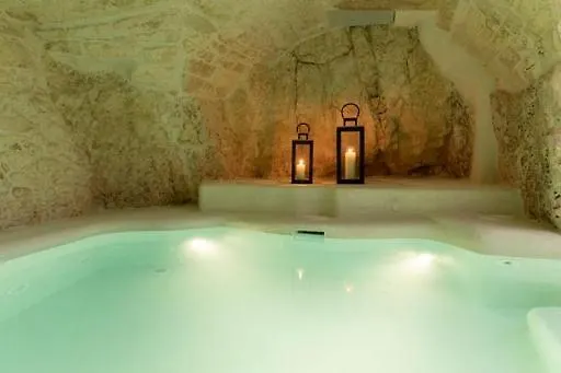 Alesia Luxury Cave Bed & Breakfast Ostuni
