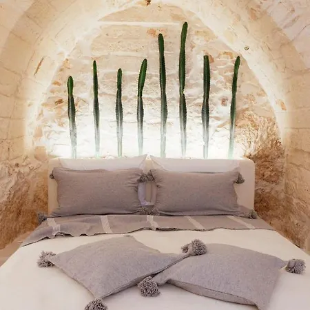 Alesia Luxury Cave فندق مبيت وإفطار أوستوني