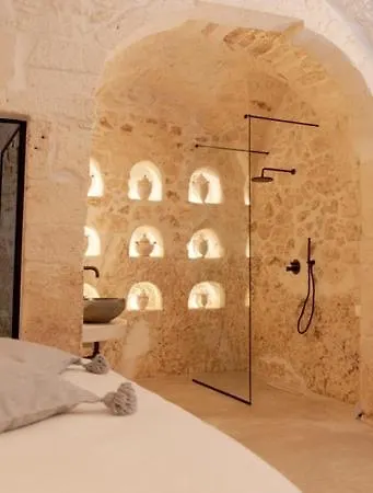 Alesia Luxury Cave B&B 오스투니