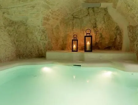 Alesia Luxury Cave فندق مبيت وإفطار أوستوني