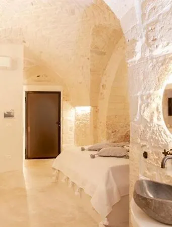 Alesia Luxury Cave فندق مبيت وإفطار أوستوني