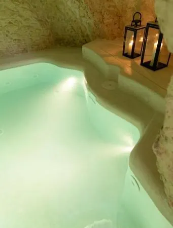 Alesia Luxury Cave Bed and breakfast