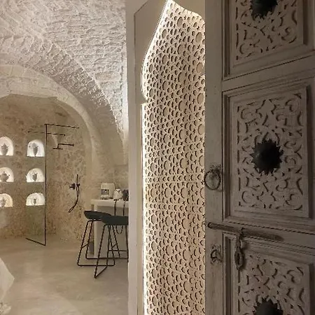 Alesia Luxury Cave فندق مبيت وإفطار أوستوني