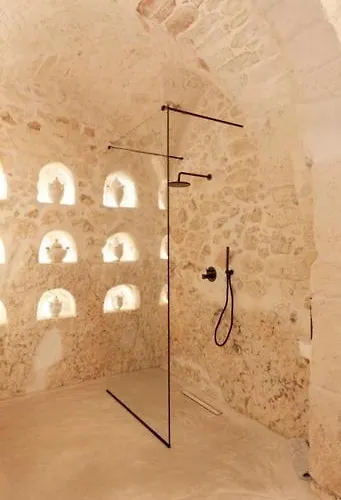 Alesia Luxury Cave לינה וארוחת בוקר 4*