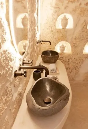 Alesia Luxury Cave לינה וארוחת בוקר אוסטוני