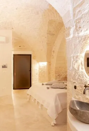 Alesia Luxury Cave לינה וארוחת בוקר אוסטוני