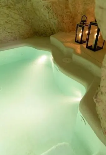 Alesia Luxury Cave לינה וארוחת בוקר