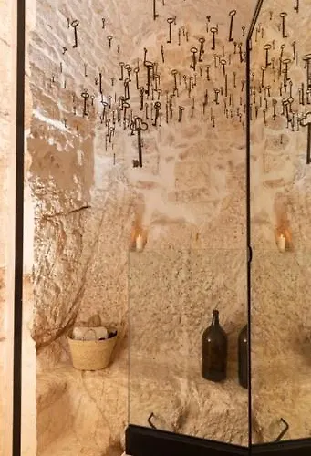 Alesia Luxury Cave לינה וארוחת בוקר 4*