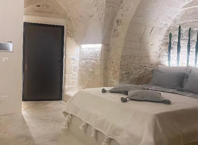 לינה וארוחת בוקר Alesia Luxury Cave 4*